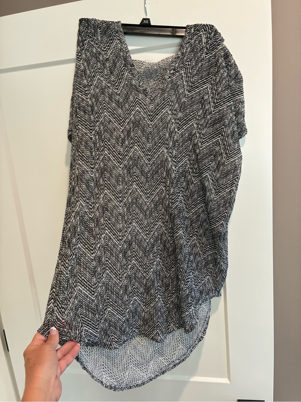 Jordan Taylor Black & White Chevron Tunic Top